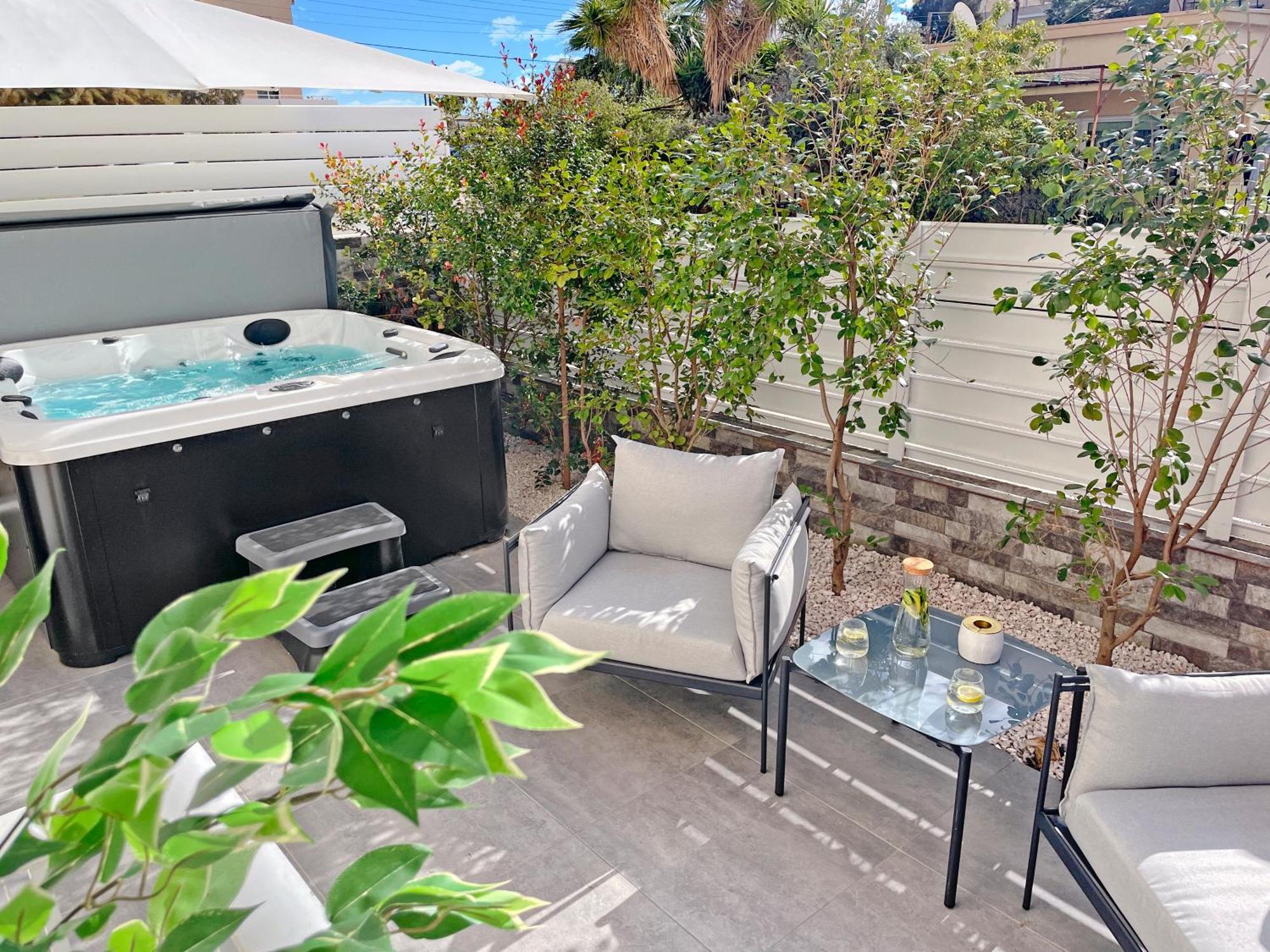 The Encino - Luxury Seaside Apartment