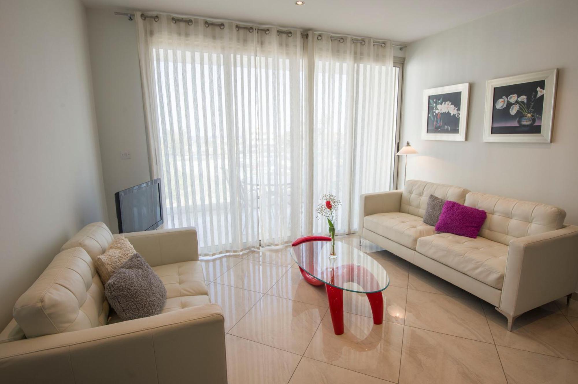 Mesogios House * Larnaca