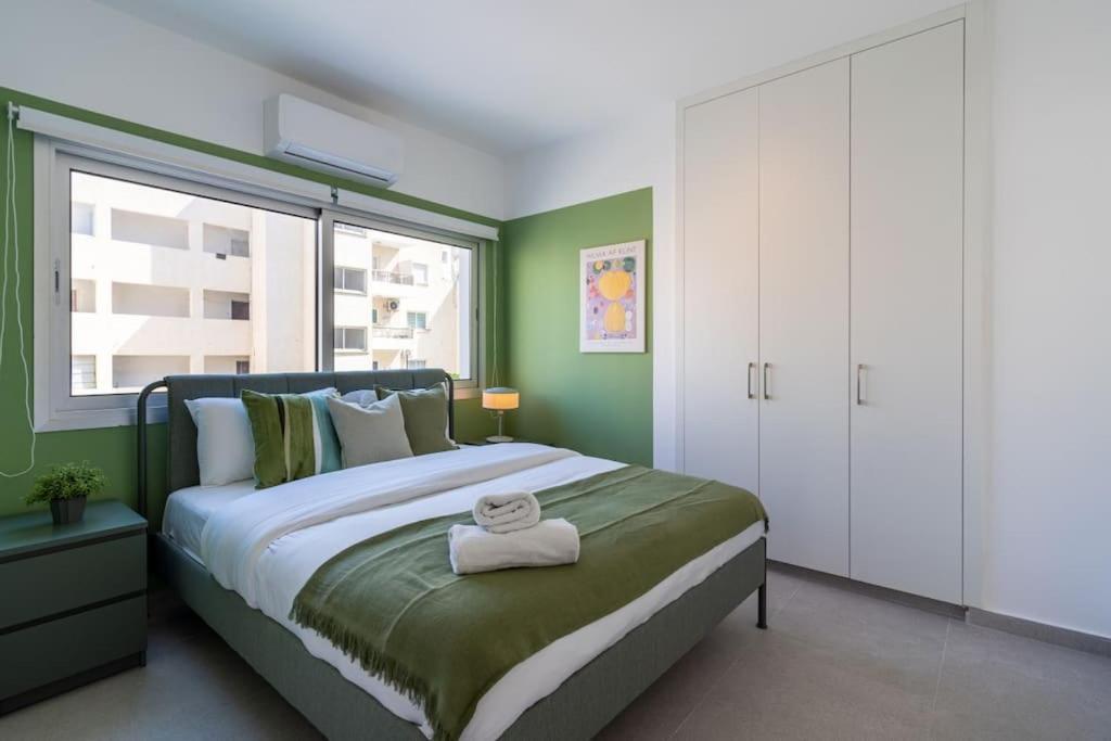 Hazel - 2-bedroom In Apartment