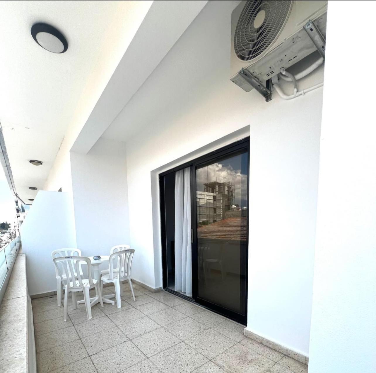Apartment Easybook Cy 205