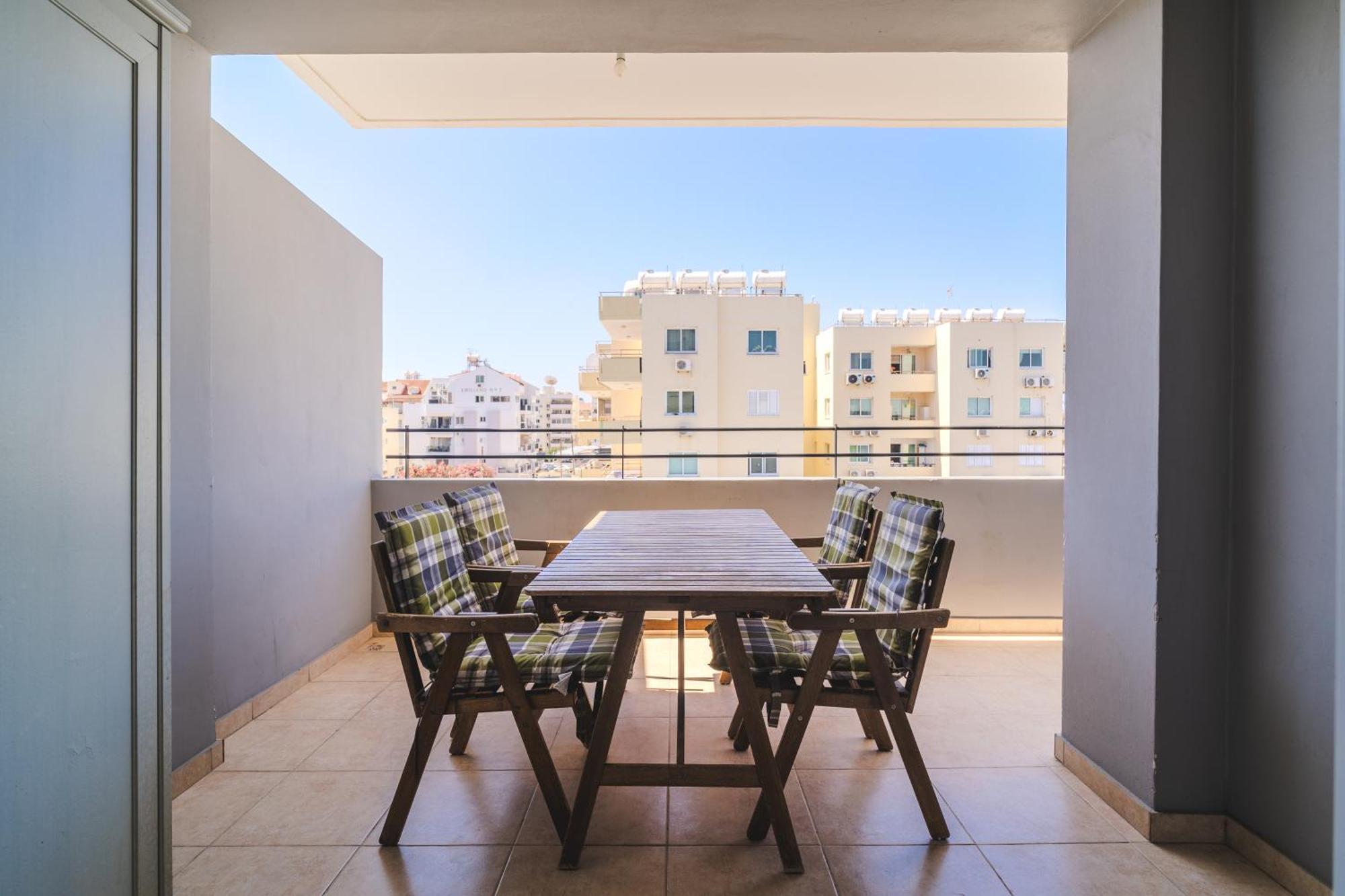 Apartment Athina Mackenzie 2 Bedroom Flat With Pool *
