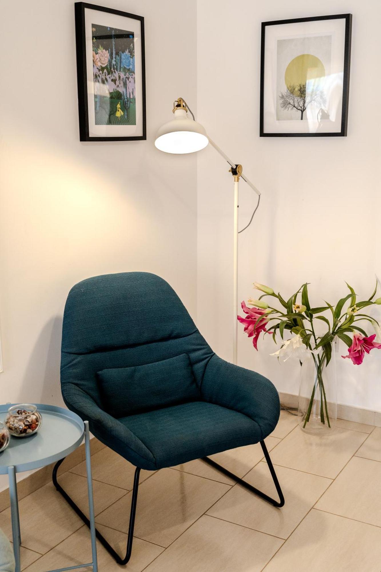 Athina Mackenzie 2 Bedroom Flat With Pool *