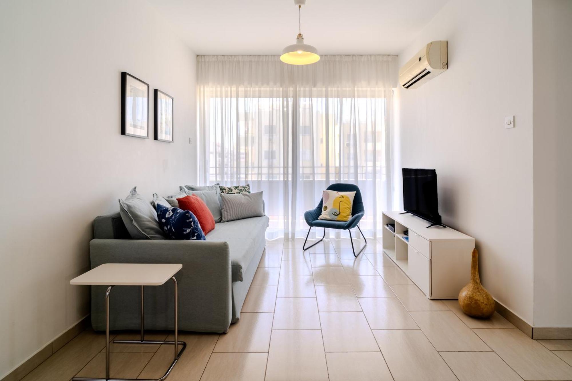 Athina Mackenzie 2 Bedroom Flat With Pool Larnaca
