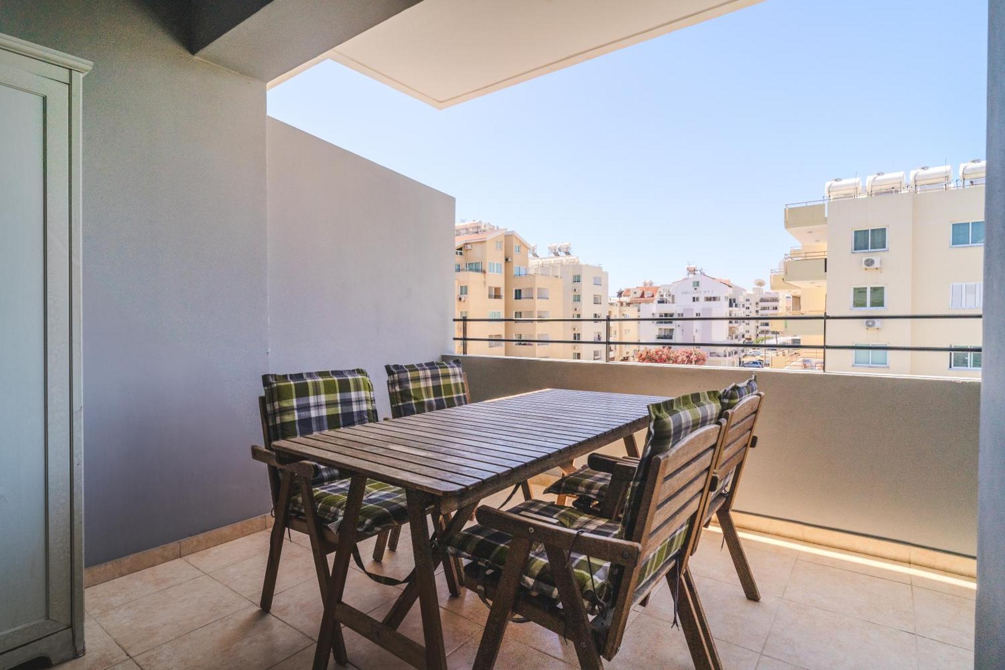 Athina Mackenzie 2 Bedroom Flat With Pool Apartment *