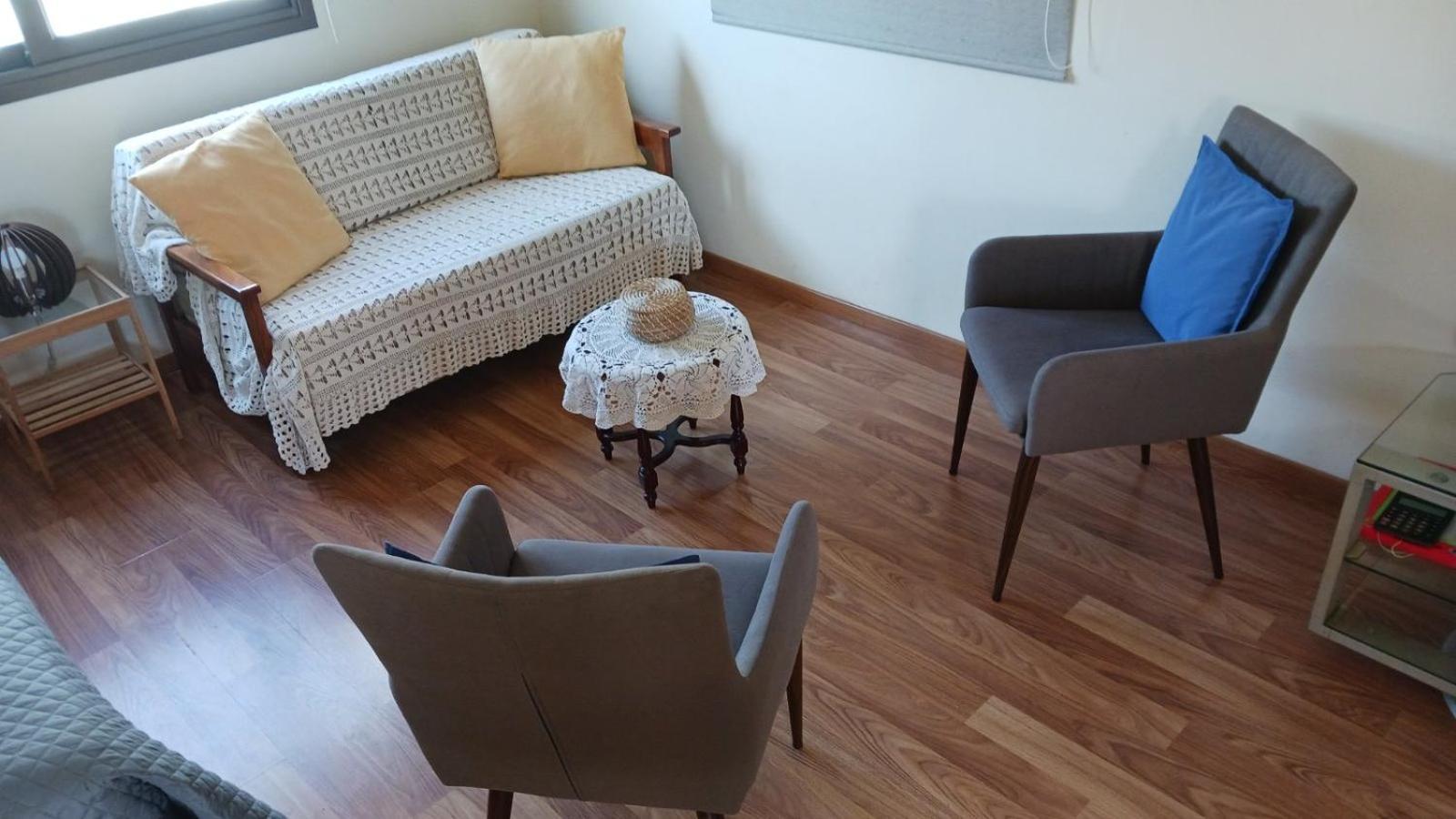 Nhà nghỉ Extremely Comfy With Spacious Private Terrace 10min Walk To The & In Town *
