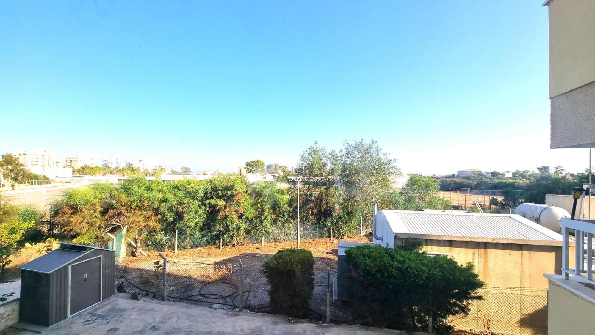 Beachside Comfort - 2br Apt,5 Min To The