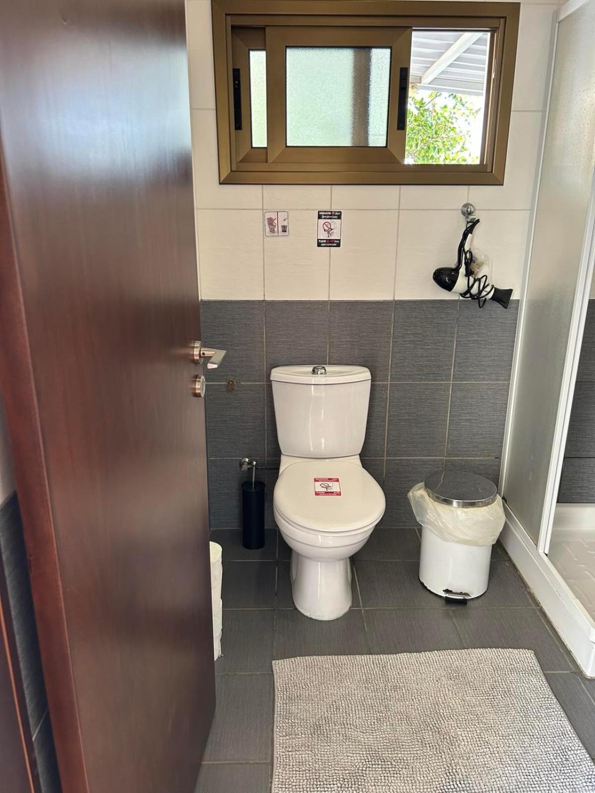 Extremely Comfy With Spacious Private Terrace 10min Walk To The & In Town * Larnaca