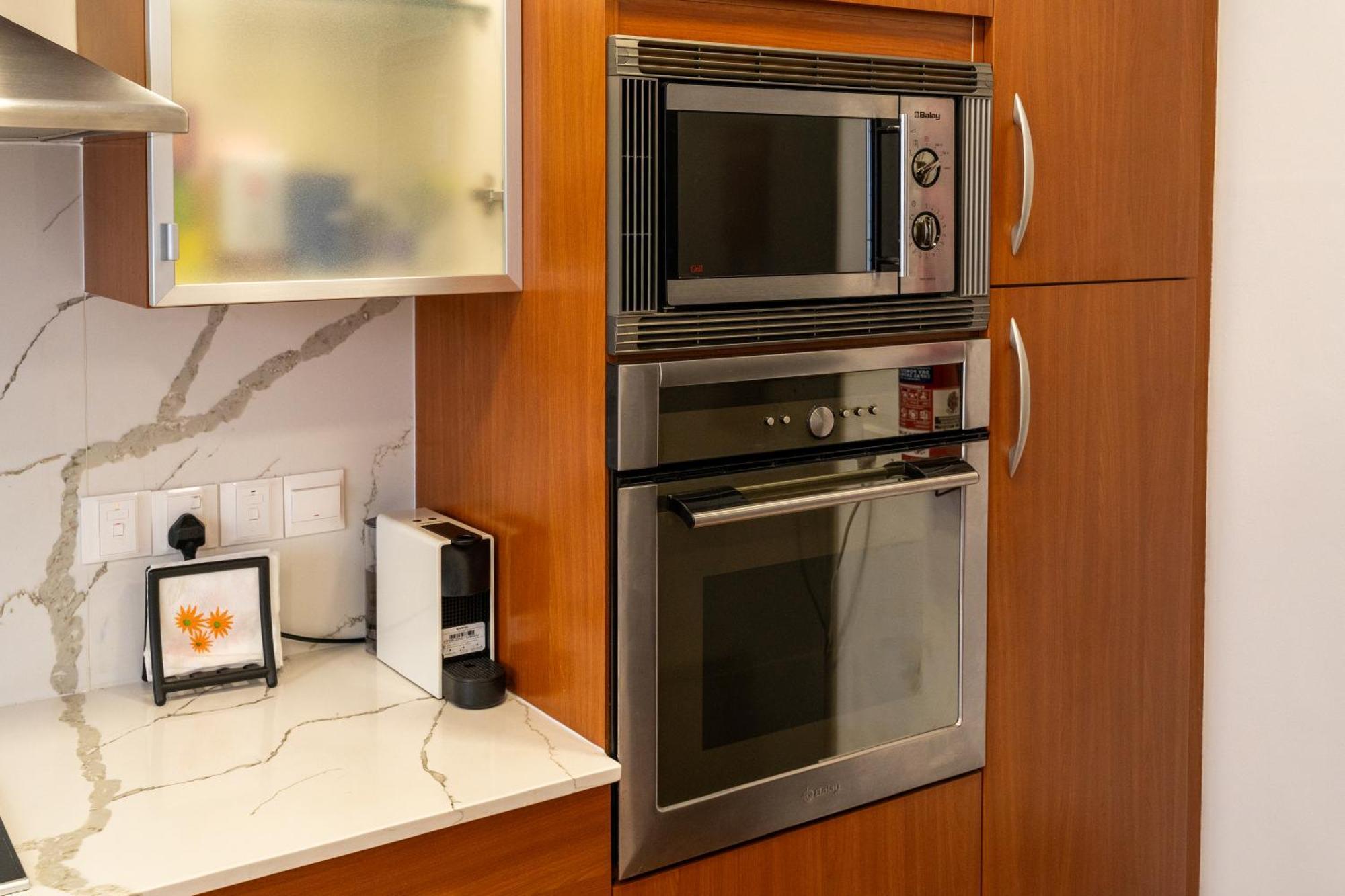 Finikoudes 3 Bedroom Seaview Flat * Larnaca