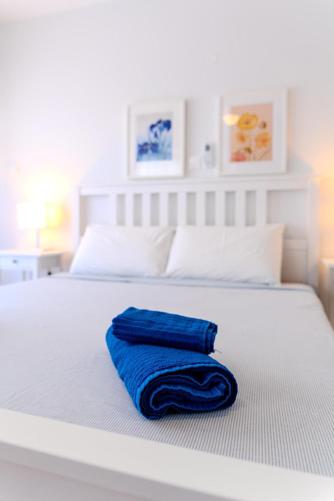 Finikoudes 3 Bedroom Seaview Flat * Larnaca