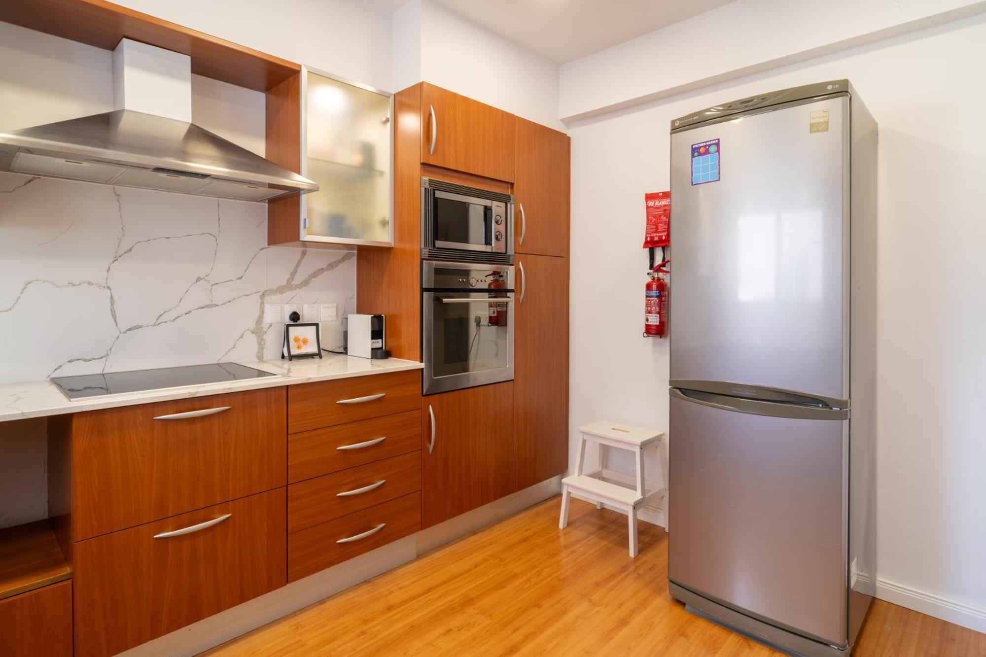 Finikoudes 3 Bedroom Seaview Flat Apartment *