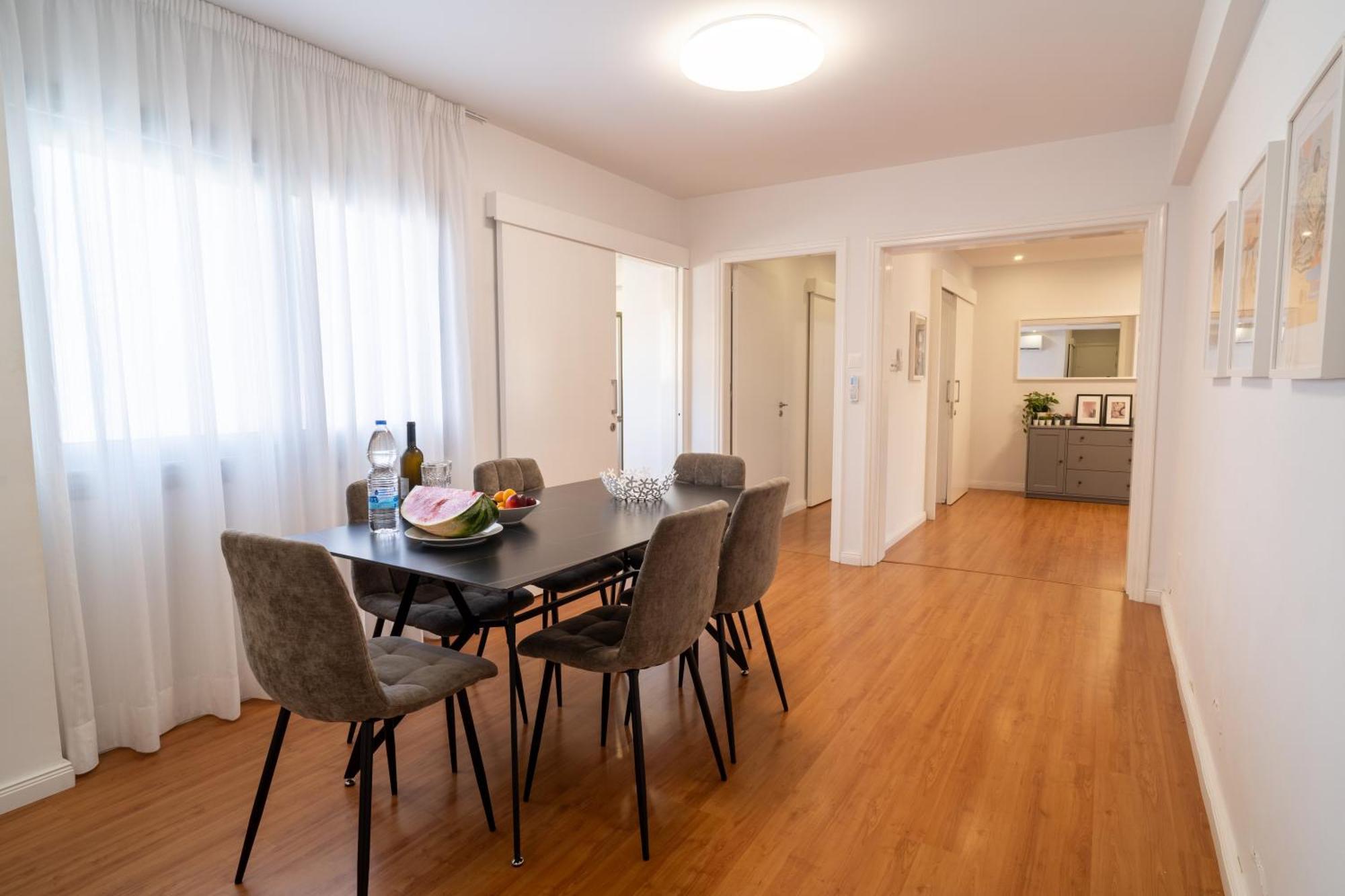 Finikoudes 3 Bedroom Seaview Flat