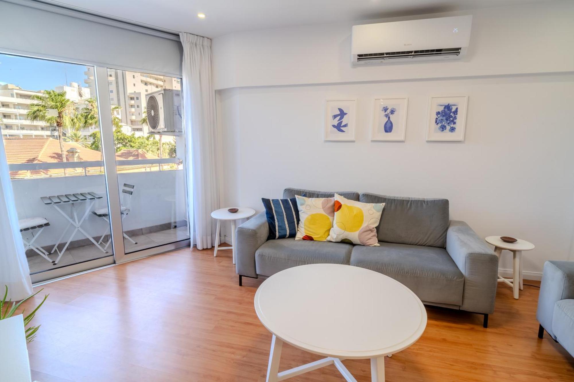 Apartment Finikoudes 3 Bedroom Seaview Flat Larnaca