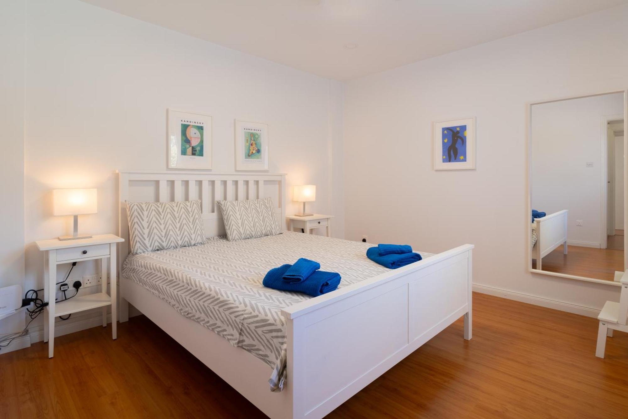 Apartment Finikoudes 3 Bedroom Seaview Flat