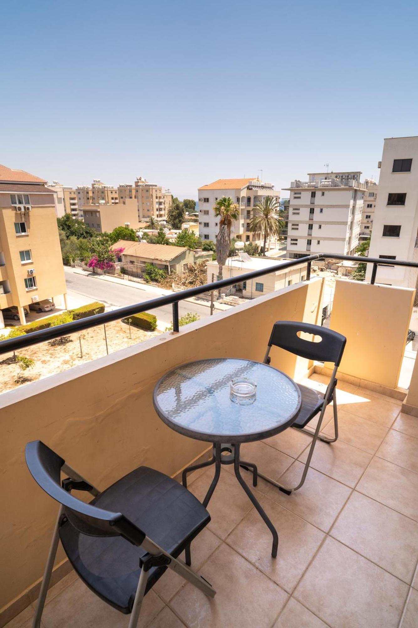 Blu Mackenzie 1 Bdr Flat With Pool Apartment Larnaka
