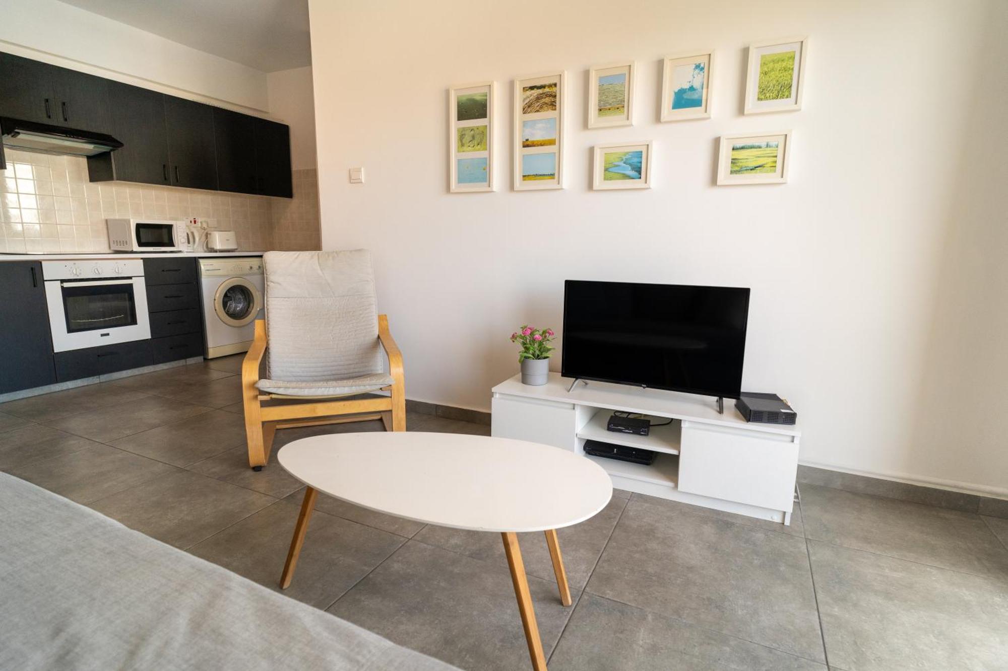 Apartment Blu Mackenzie 1 Bdr Flat With Pool Larnaka