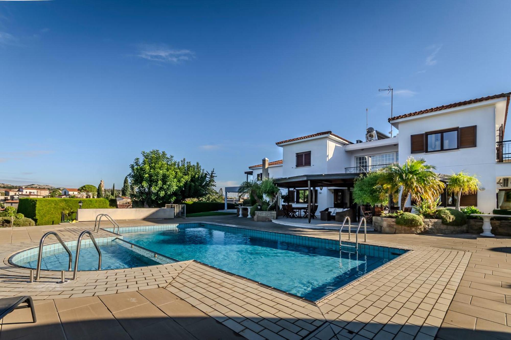 Mountain View 6 Bed Mansion With Private Padel Court, Pool & Gym * Lárnaca