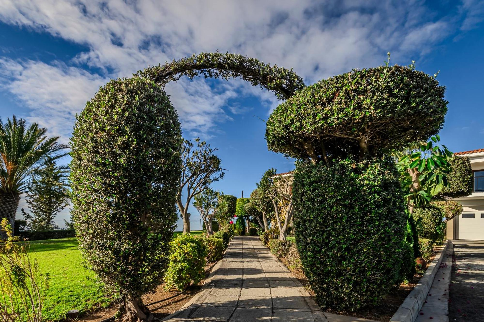 Pousada Mountain View 6 Bed Mansion With Private Padel Court, Pool & Gym Lárnaca