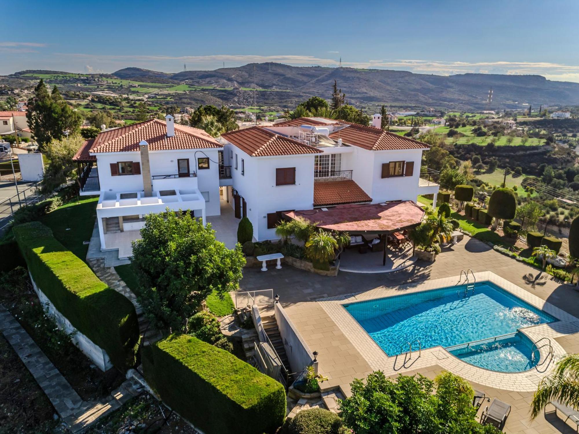Mountain View 6 Bed Mansion With Private Padel Court, Pool & Gym * Lárnaca