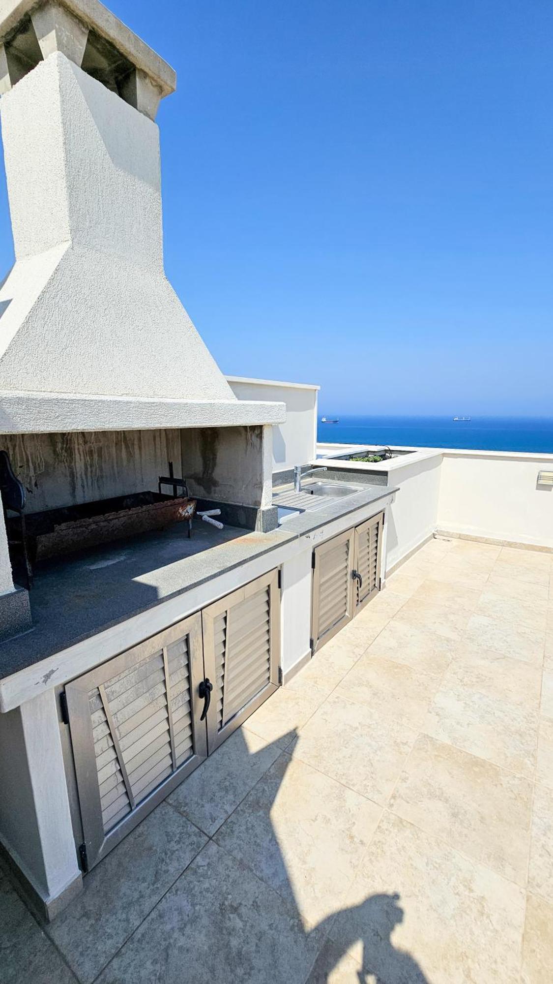 Beachfront Seaview Lux Penthouse Larnaka