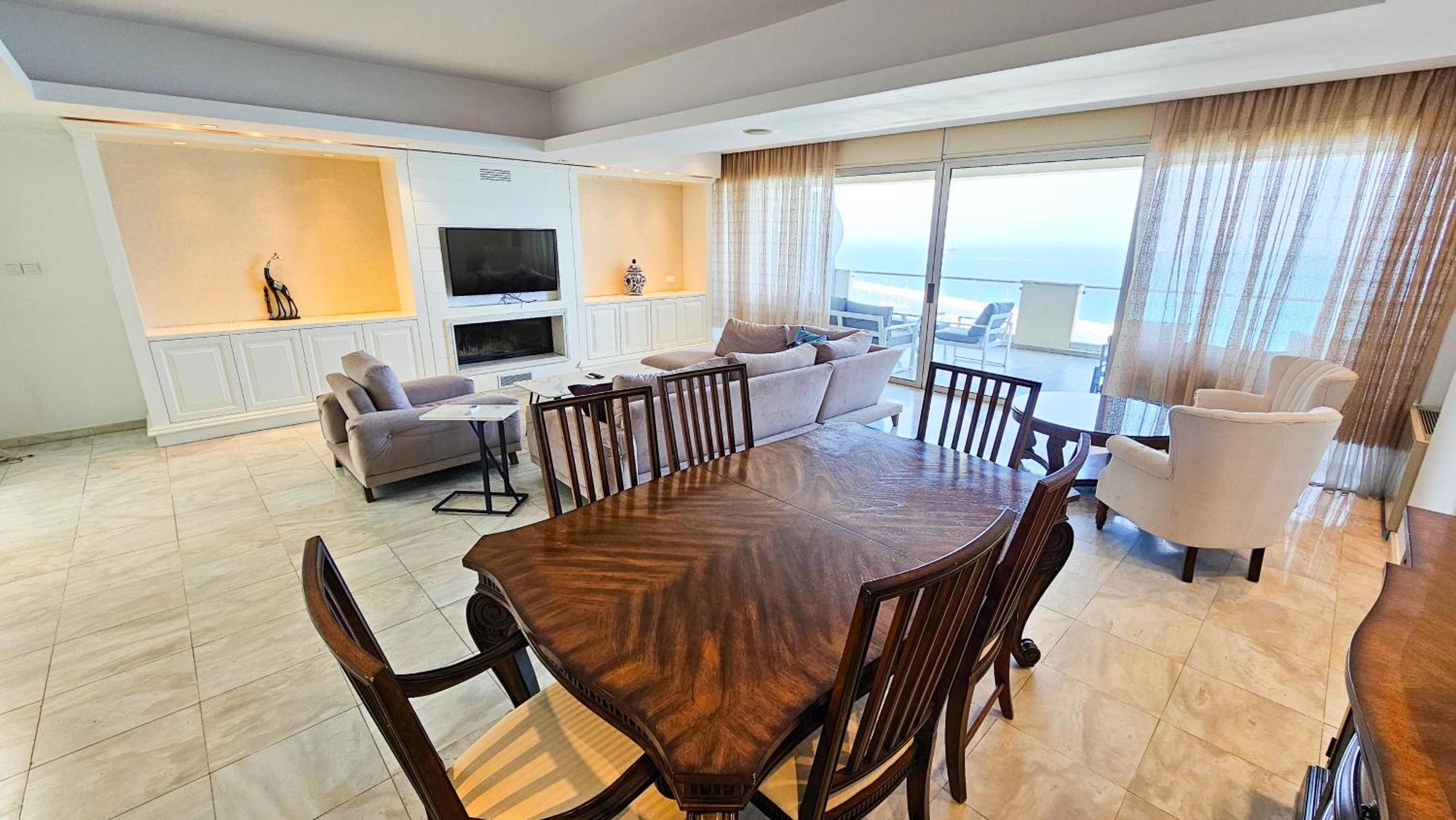 Beachfront Seaview Lux Penthouse Larnaka