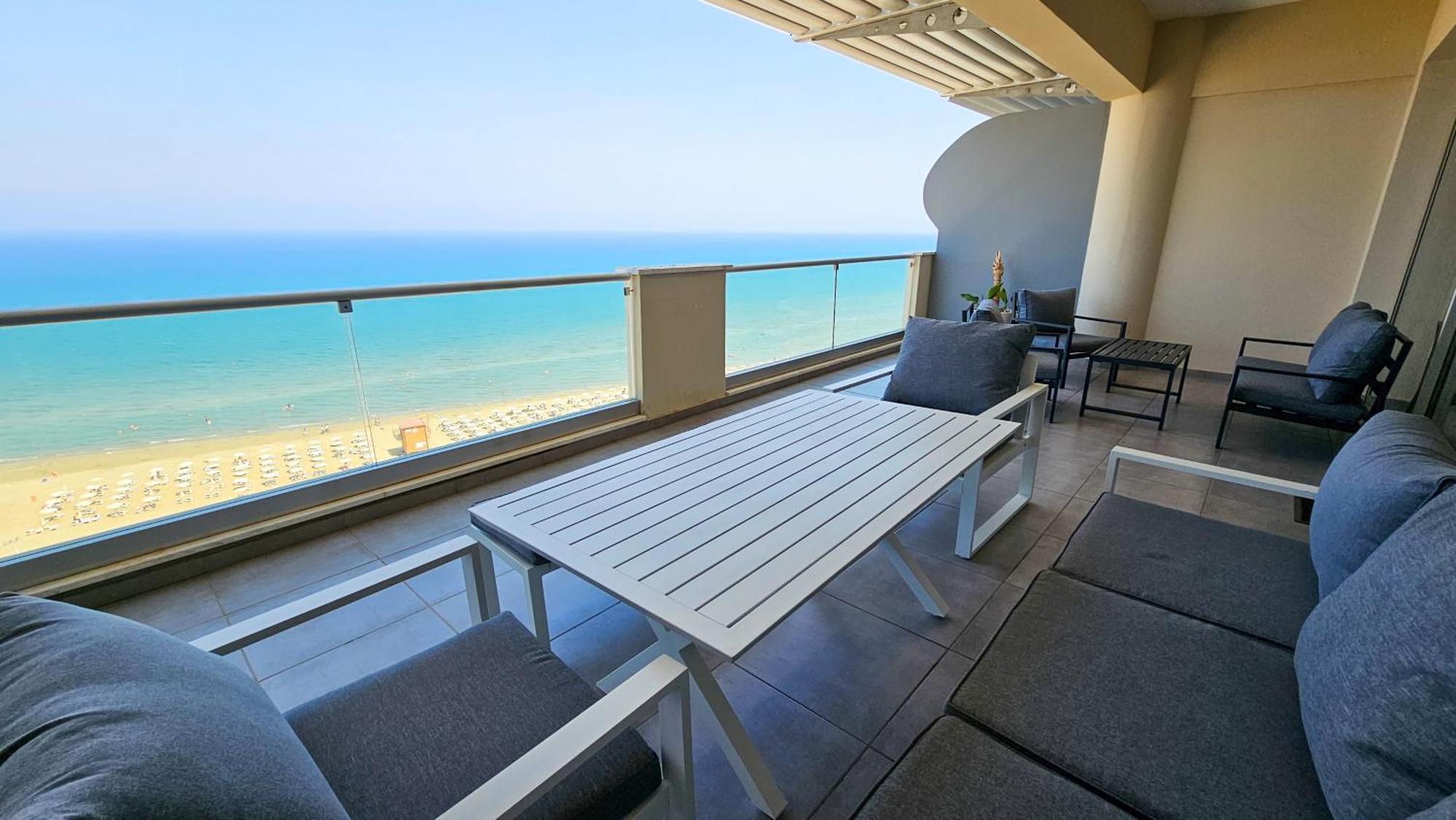 Beachfront Seaview Lux Penthouse Larnaka