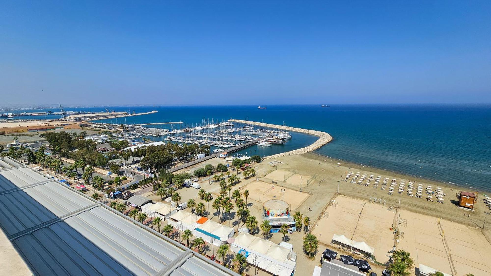 Beachfront Seaview Lux Penthouse Larnaka