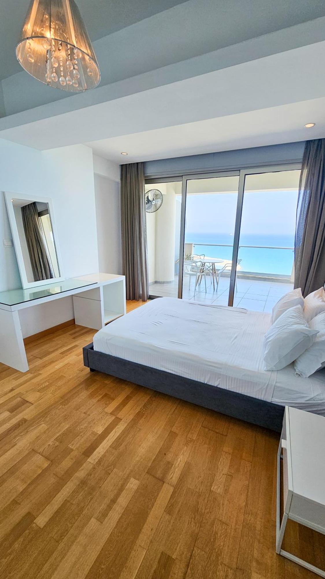 Beachfront Seaview Lux Penthouse Apartment Larnaka