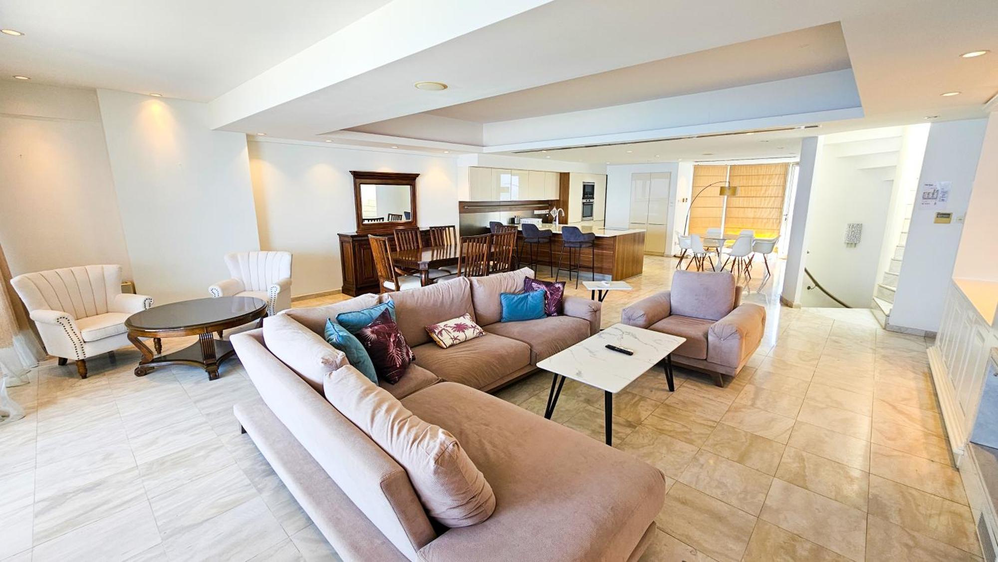 Beachfront Seaview Lux Penthouse Larnaka