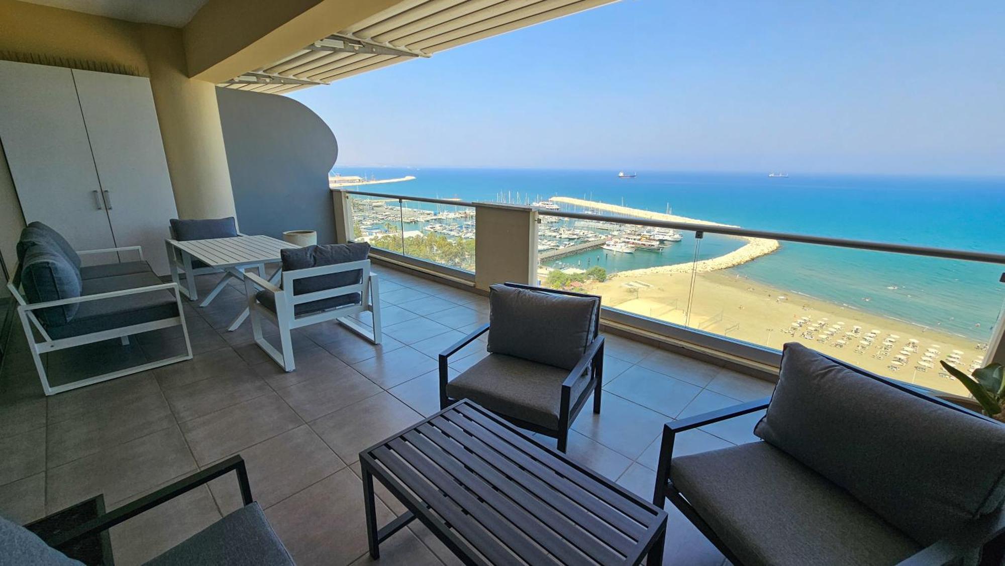 Beachfront Seaview Lux Penthouse * Larnaka