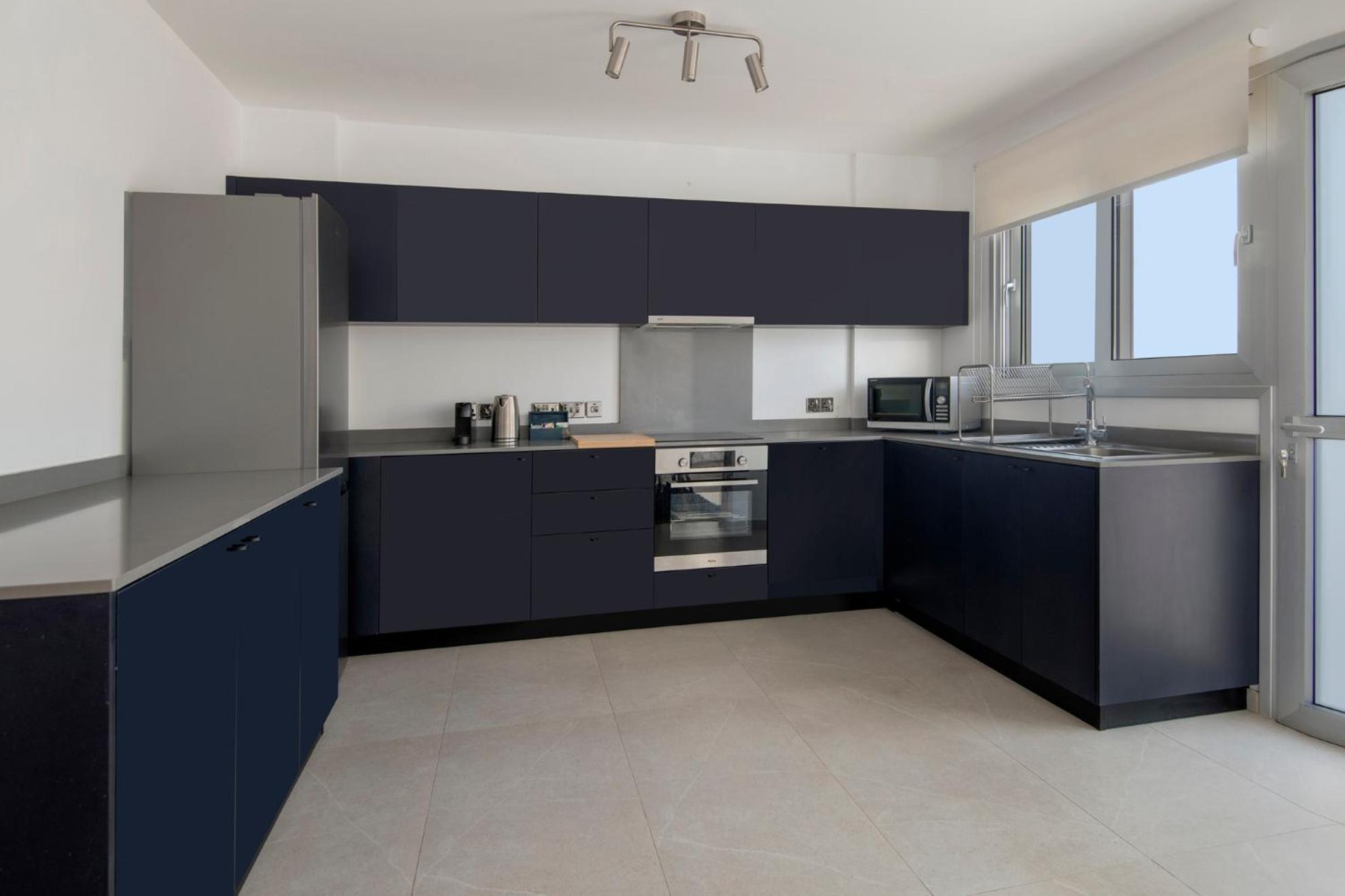 Apartment Amazing Two Bedroom *