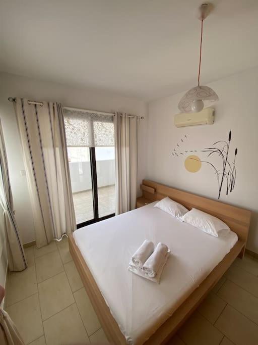 Paradise Homes 1 *