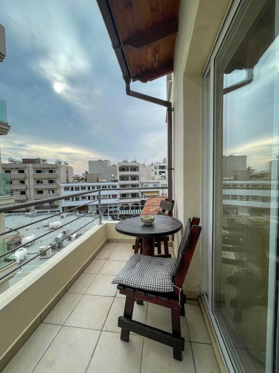 Downtown Apartment *