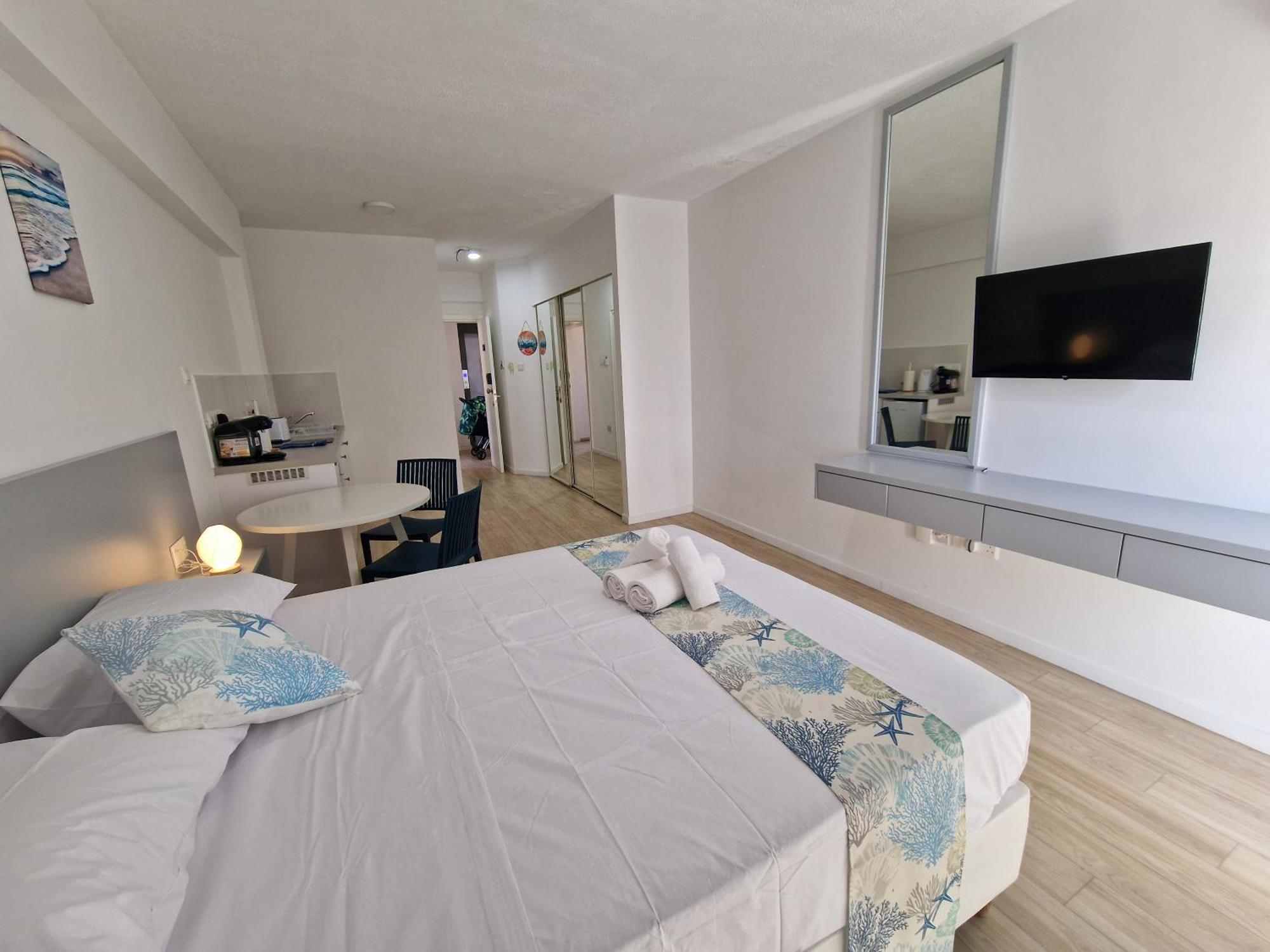 Kitieos Apts 100m From Finikoudes Apartamento