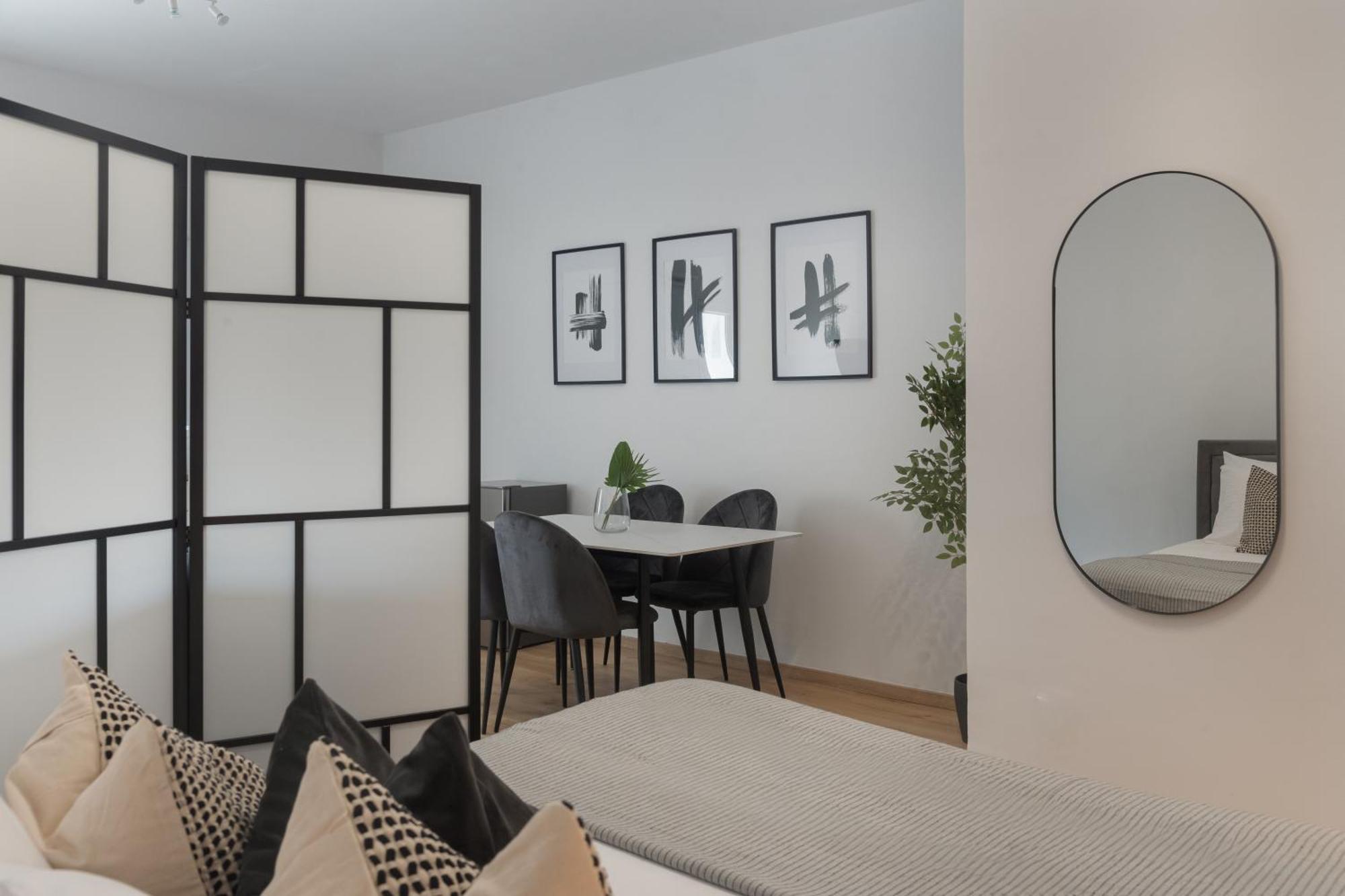 Apartment Phaedrus Living Breeze Residences Grace *