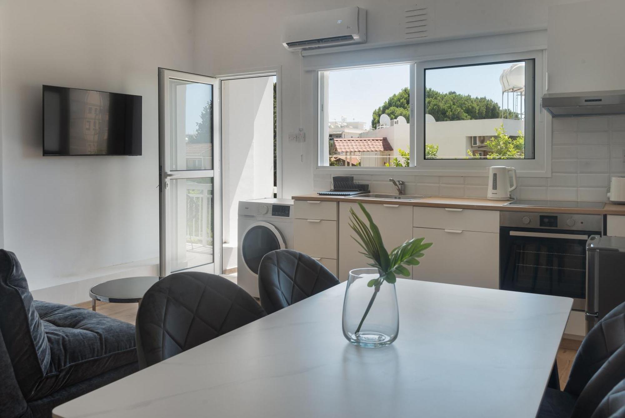 Phaedrus Living Breeze Residences Grace Apartment