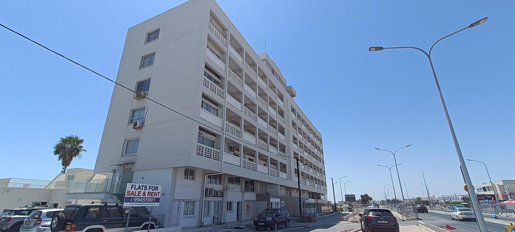 Stunning Top-floor Beachfront * Larnaca