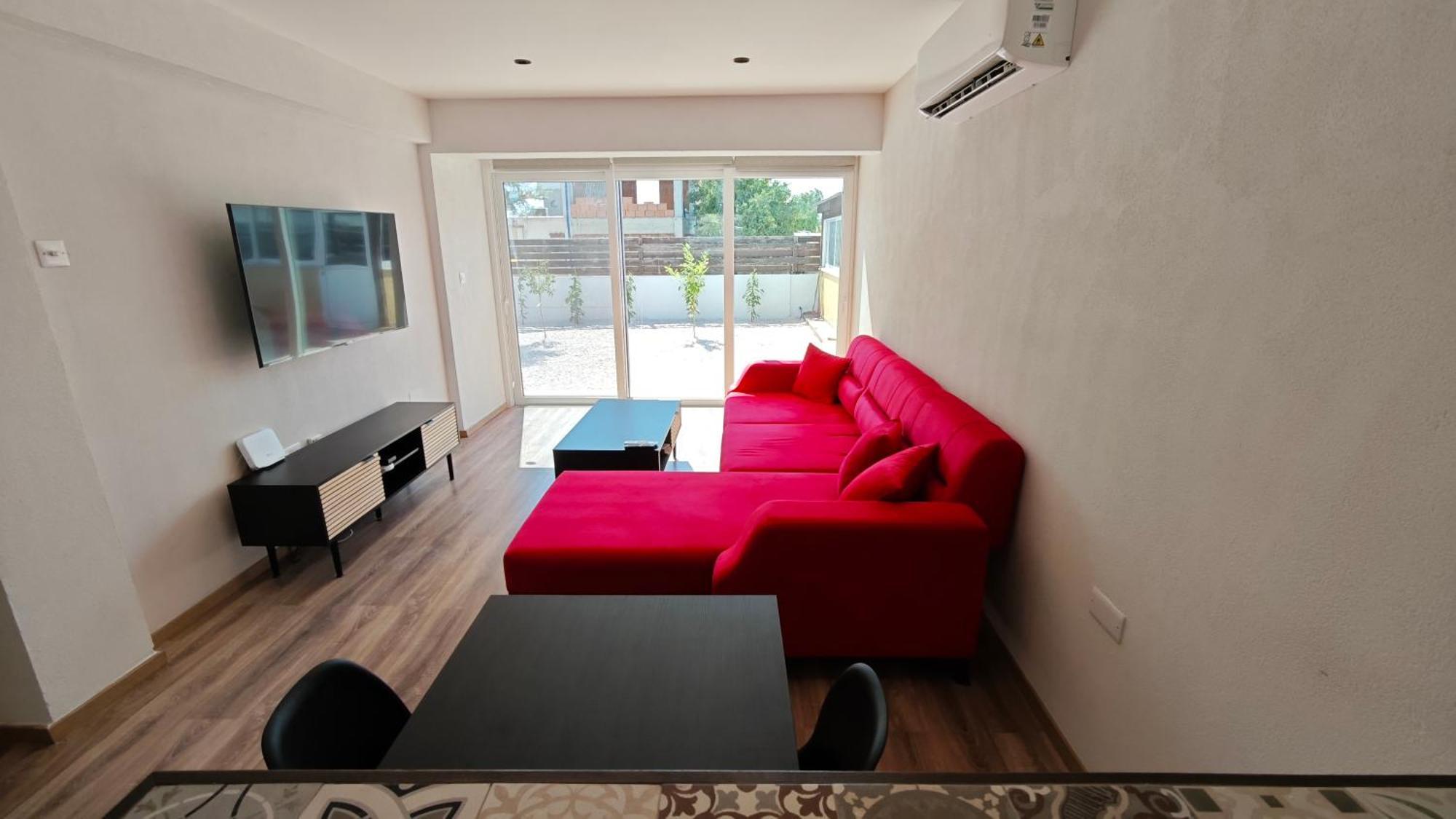 Modern 1br House With Garden Near & Airport *