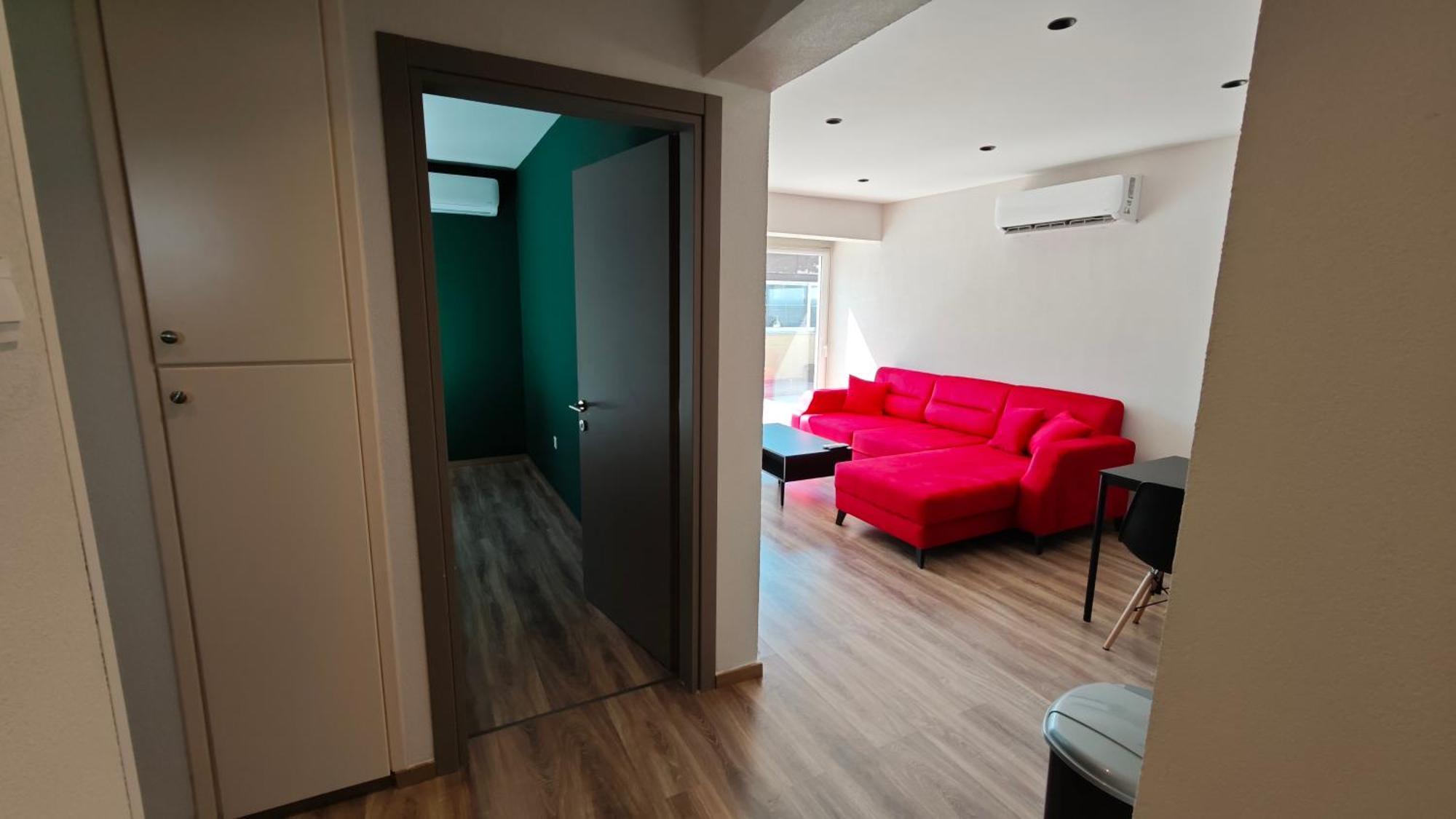 Modern 1br House With Garden Near & Airport Apartment *