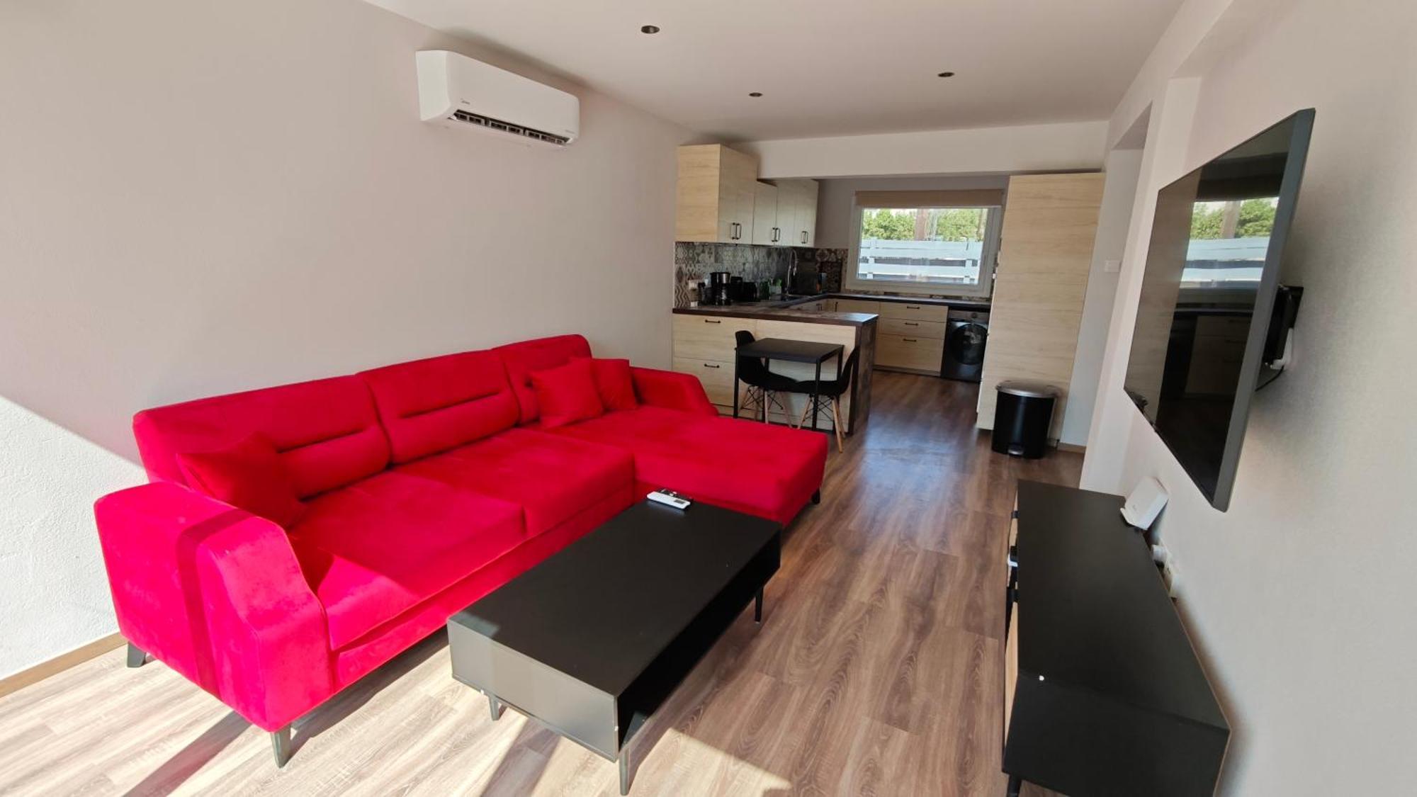 Modern 1br House With Garden Near & Airport Larnaca