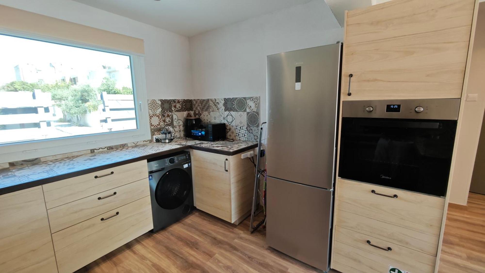 Modern 1br House With Garden Near & Airport Apartment *