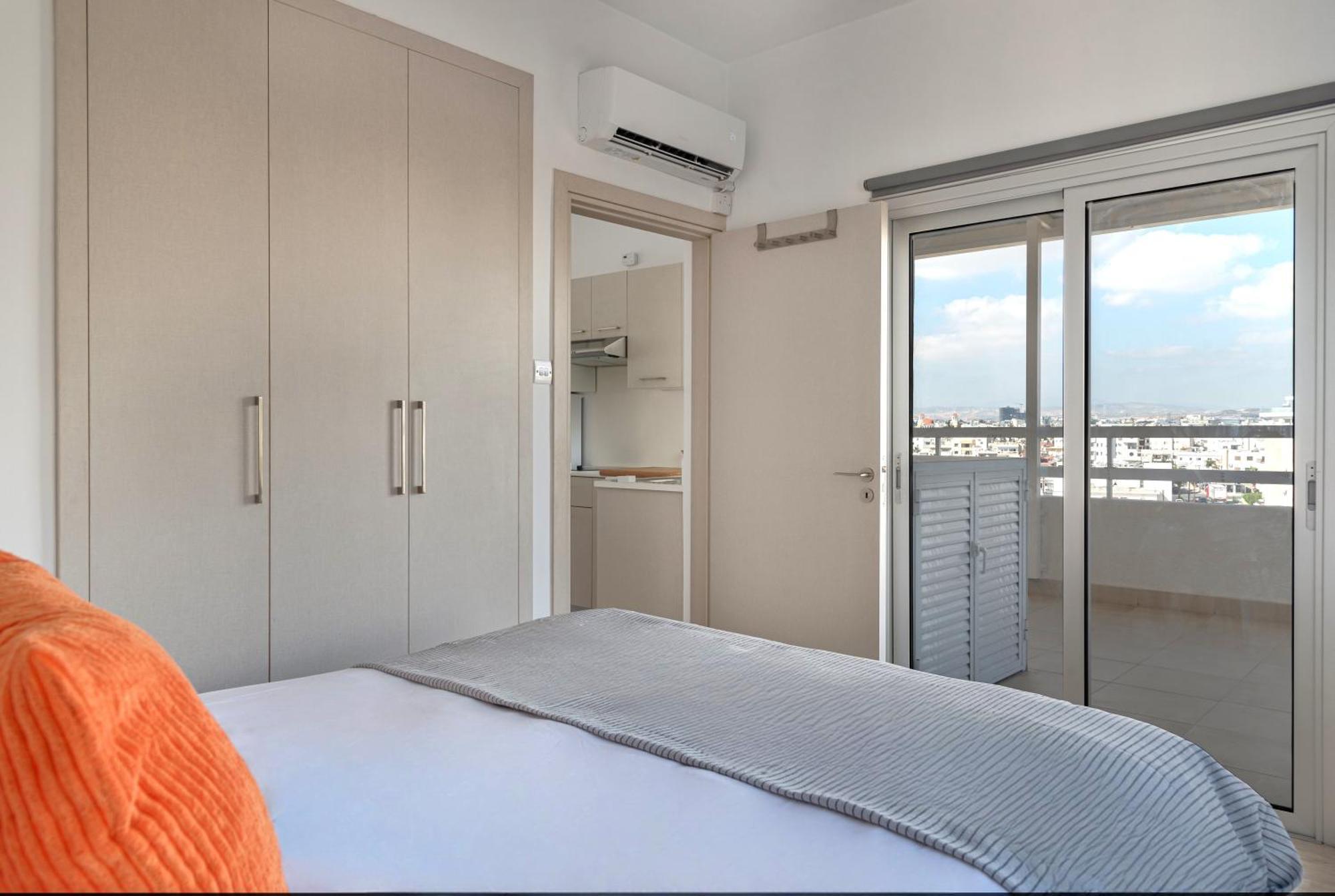 Phaedrus Living Harbour Heights Apartment *