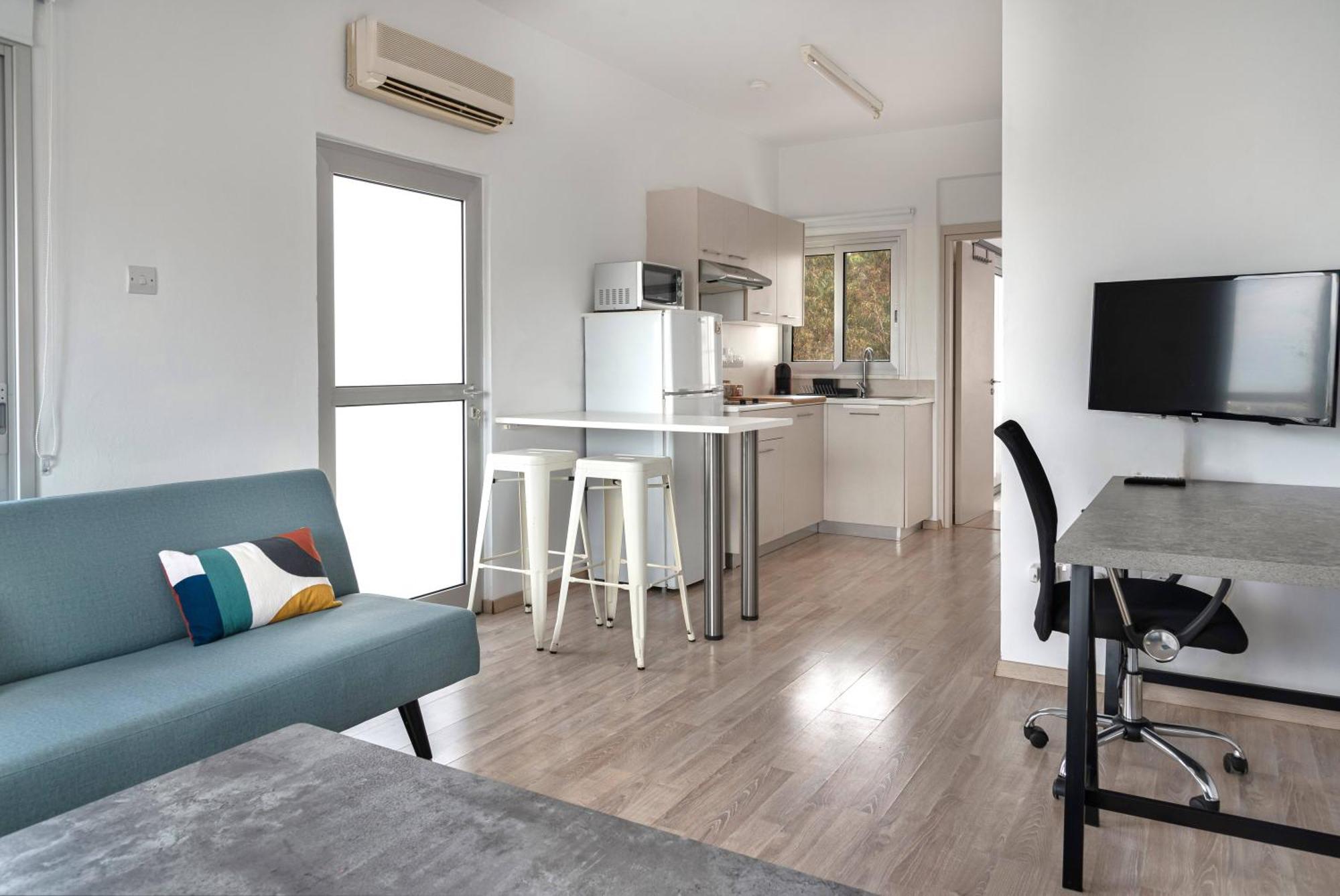 Phaedrus Living Harbour Heights Apartment *