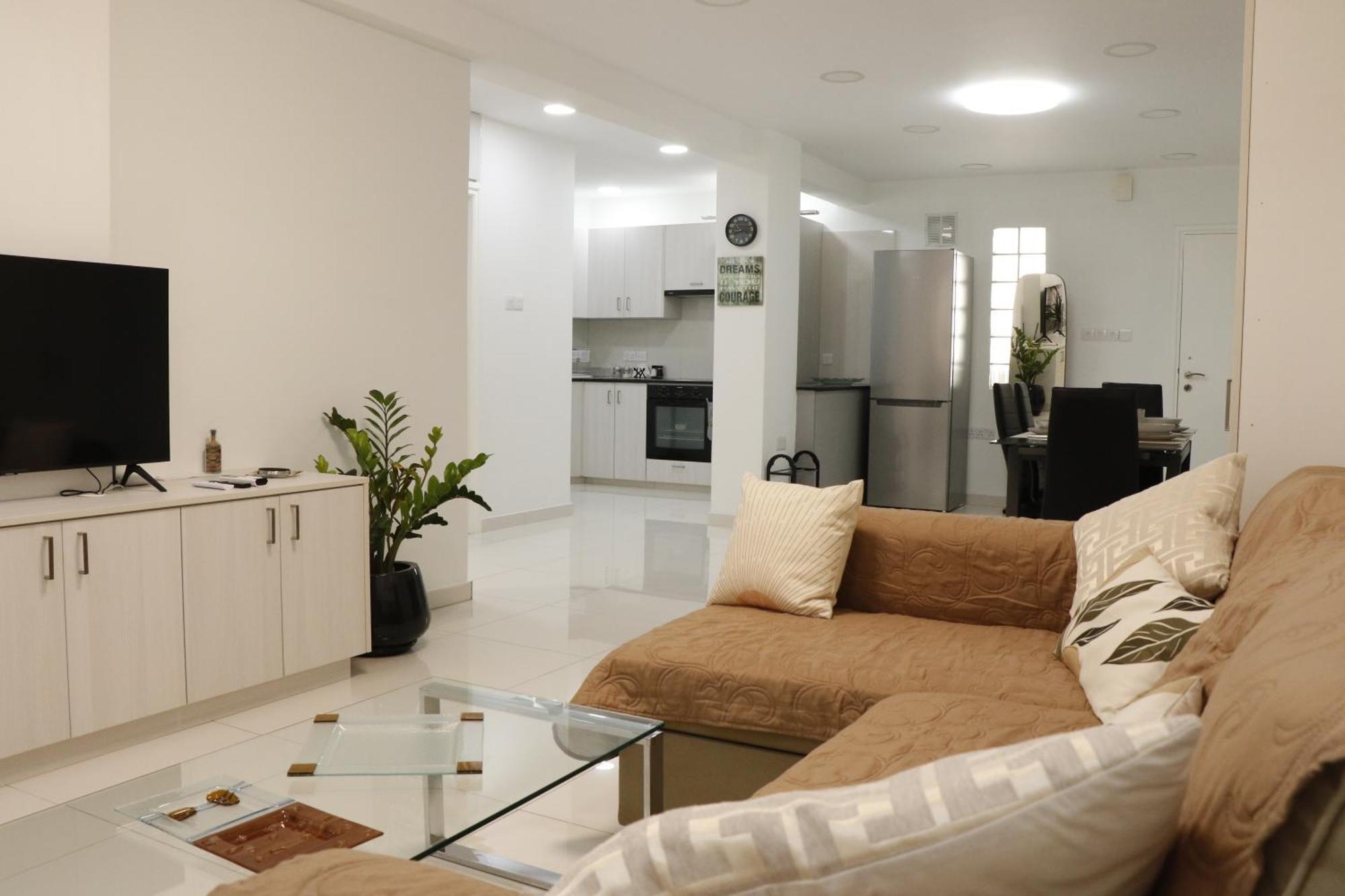 Apartment Spacious Apartment, Near Pinikoudes Larnaca