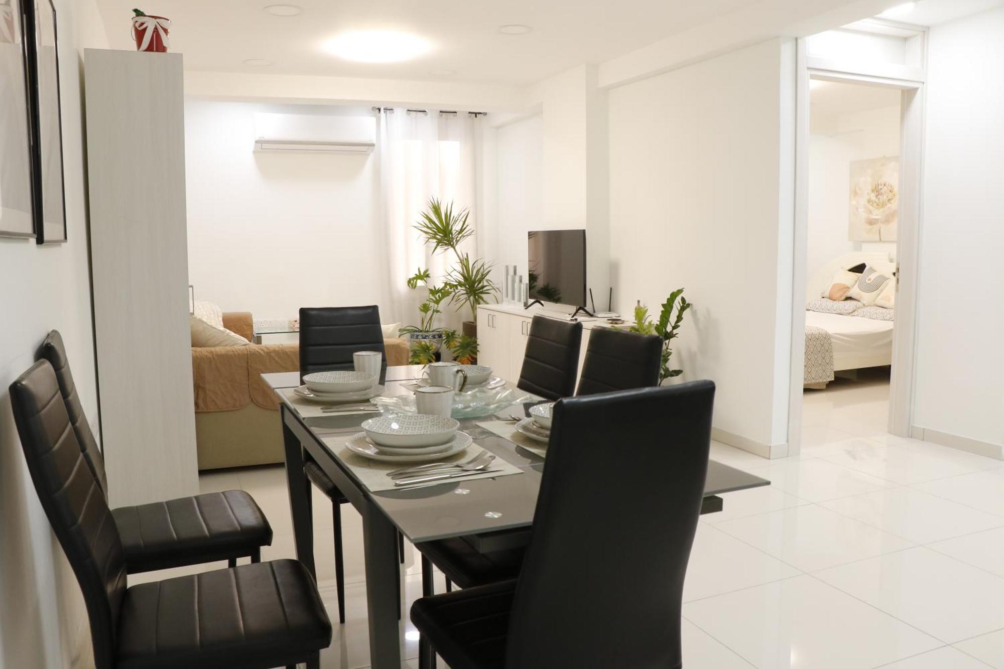 Spacious Apartment, Near Pinikoudes * Larnaca