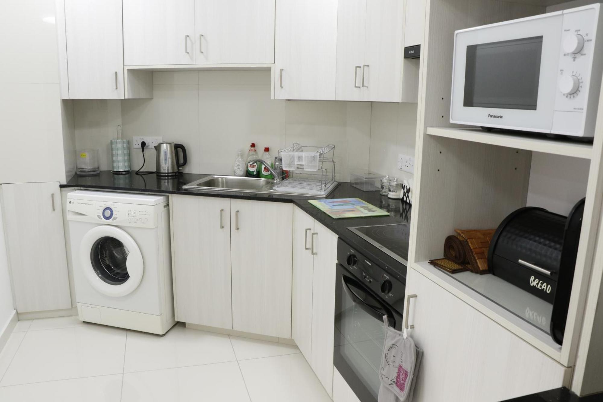 Spacious Apartment, Near Pinikoudes Apartment *