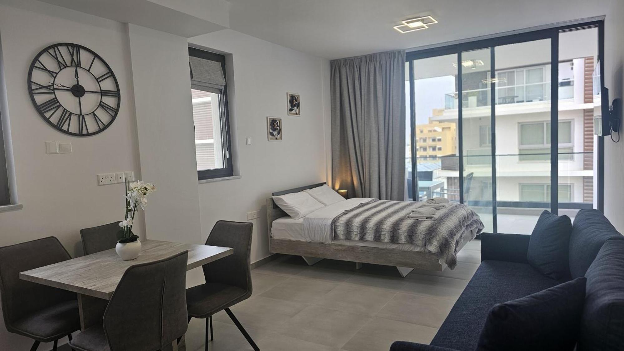 Mackenzie Luxurious Apartment