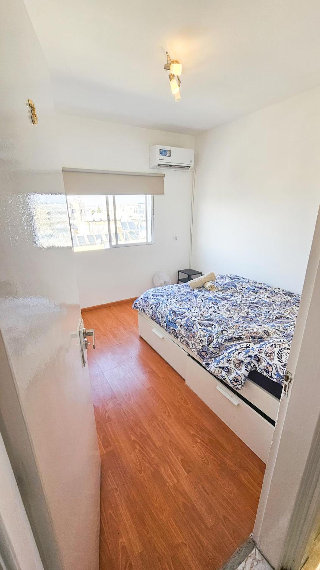 Rooms, 500m To Marina