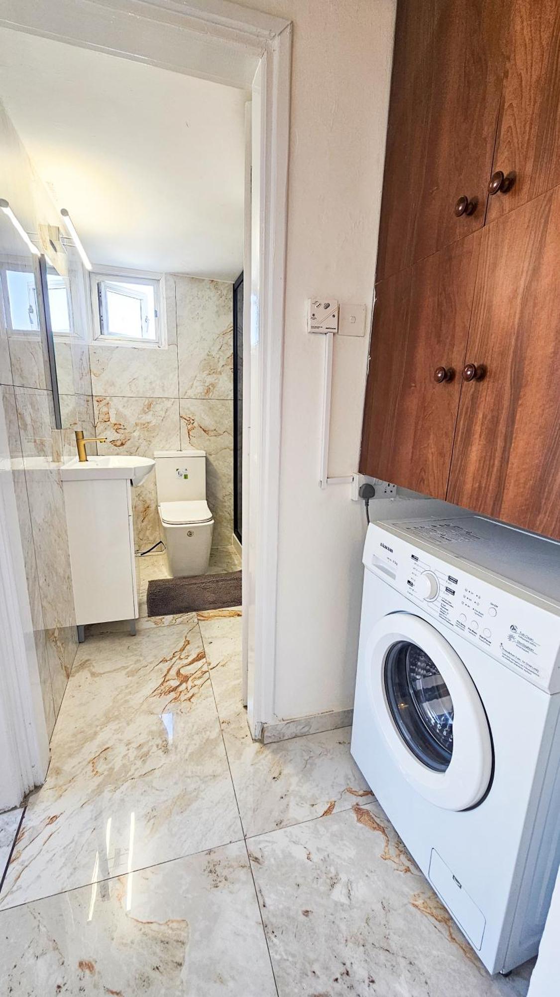Apartment Rooms, 500m To Marina Larnaca