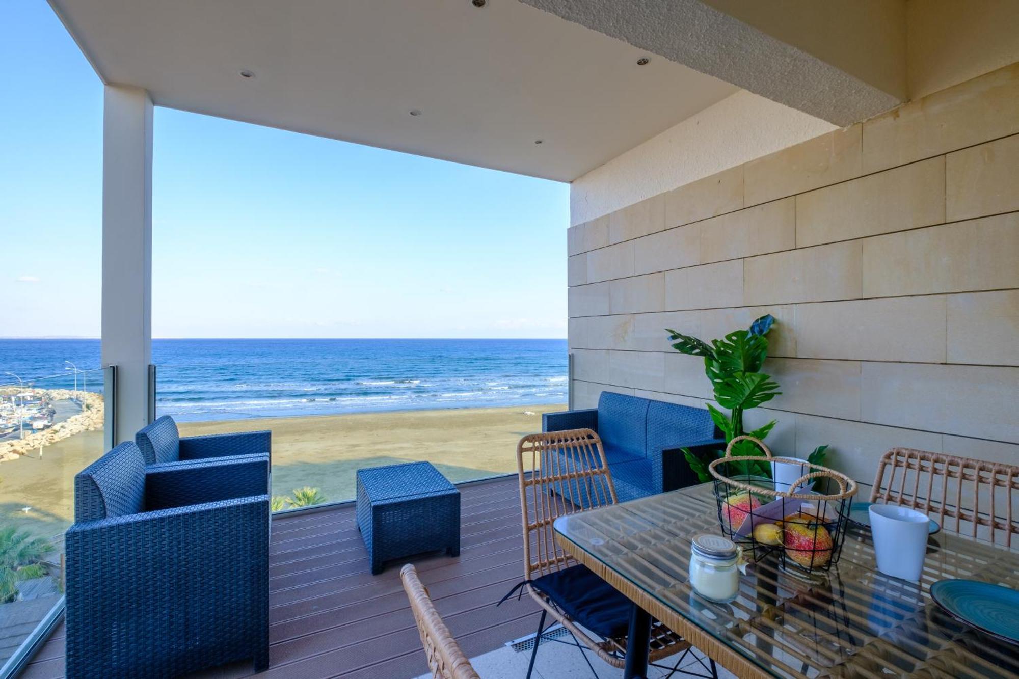 Lazuli Sea View Beachfront Ap 254 Apartment