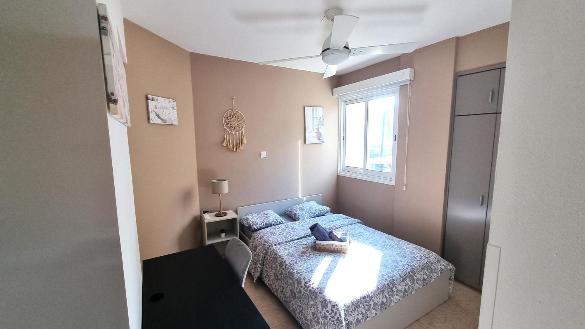 5 Min Walk To Beach, Perfect Seaside Escape 3br Shared Larnaca